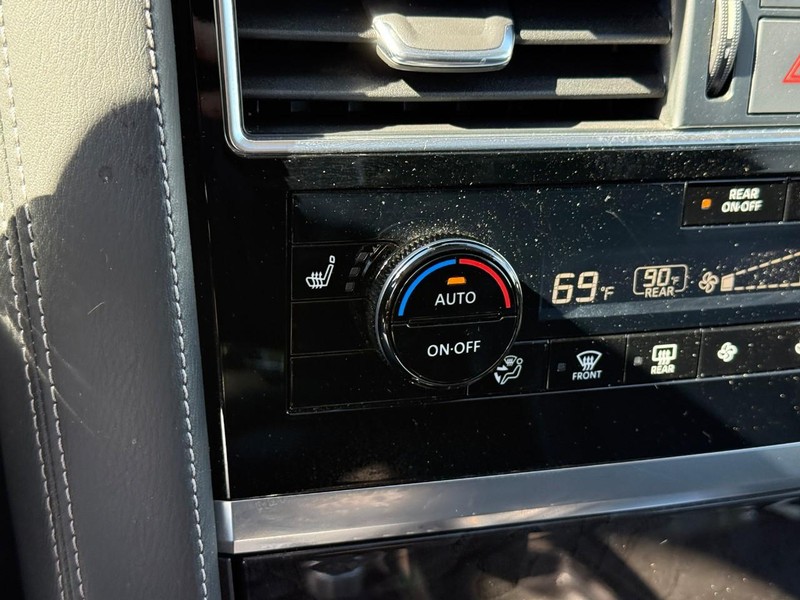 INFINITI QX80 Vehicle Full-screen Gallery Image 25