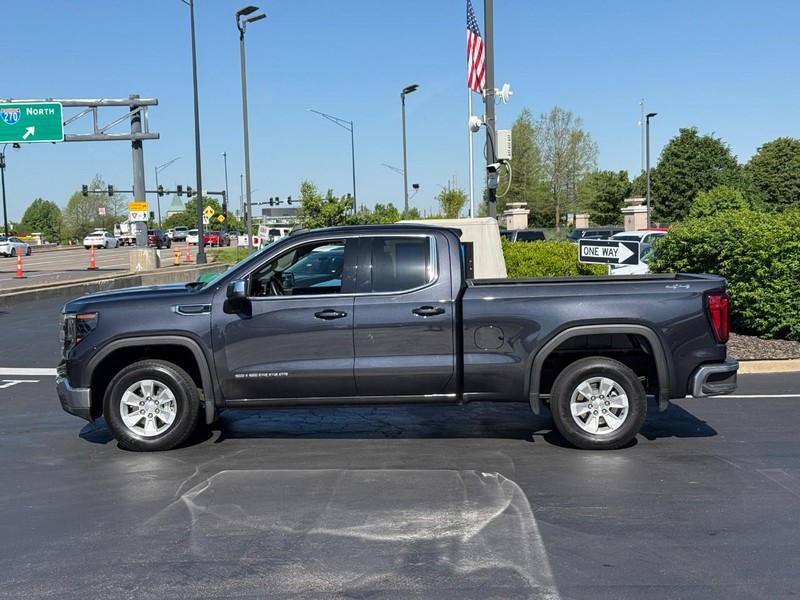 GMC Sierra 1500 Vehicle Full-screen Gallery Image 2