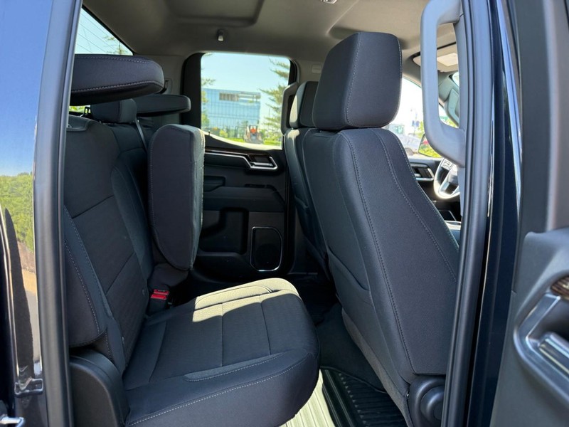 GMC Sierra 1500 Vehicle Full-screen Gallery Image 9