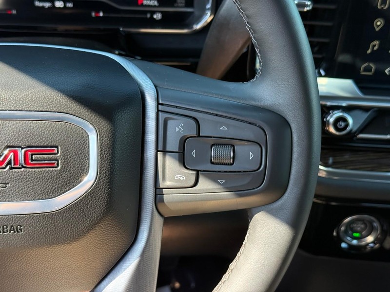 GMC Sierra 1500 Vehicle Full-screen Gallery Image 14