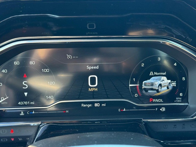 GMC Sierra 1500 Vehicle Full-screen Gallery Image 15