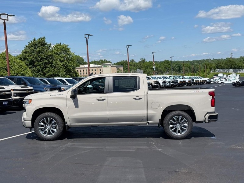 Chevrolet Silverado 1500 Vehicle Full-screen Gallery Image 2