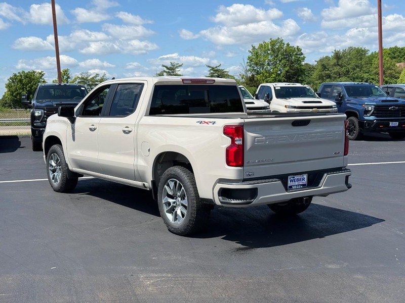 Chevrolet Silverado 1500 Vehicle Full-screen Gallery Image 3