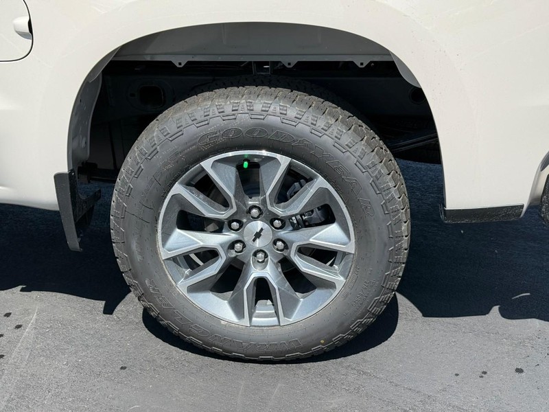 Chevrolet Silverado 1500 Vehicle Full-screen Gallery Image 4