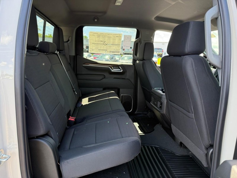 Chevrolet Silverado 1500 Vehicle Full-screen Gallery Image 6