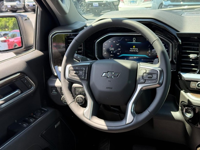 Chevrolet Silverado 1500 Vehicle Full-screen Gallery Image 8