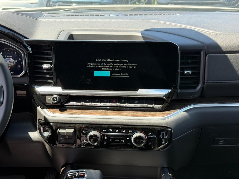 Chevrolet Silverado 1500 Vehicle Full-screen Gallery Image 9