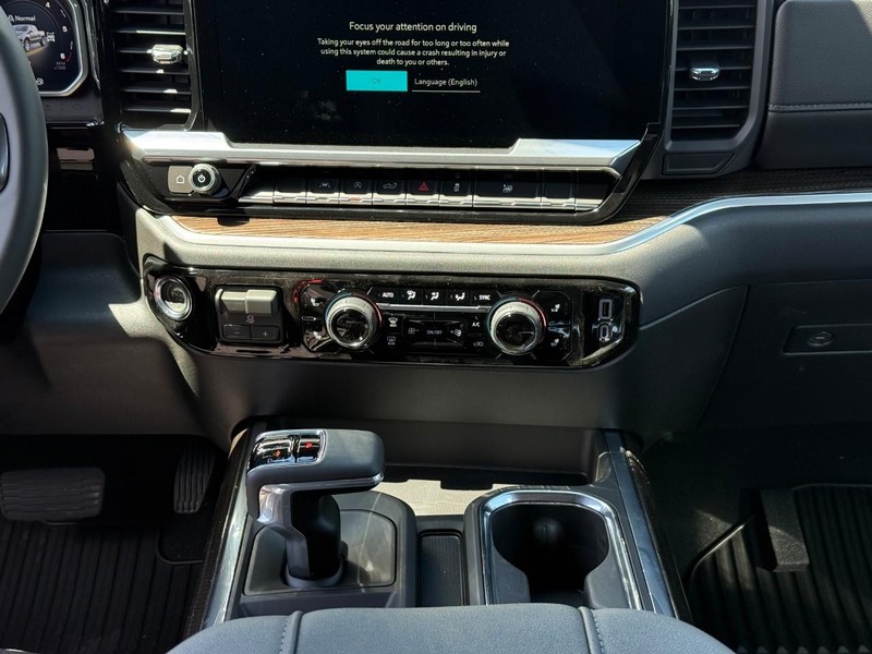 Chevrolet Silverado 1500 Vehicle Full-screen Gallery Image 10