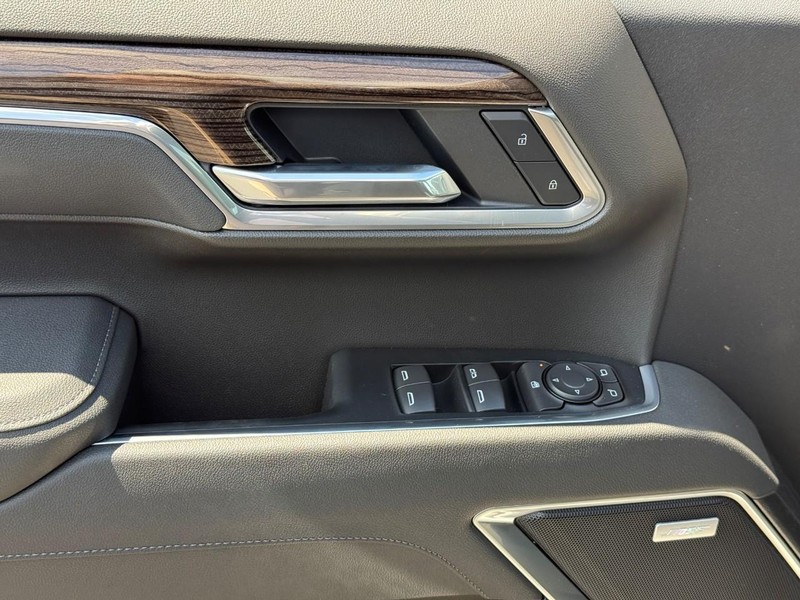 Chevrolet Silverado 1500 Vehicle Full-screen Gallery Image 11
