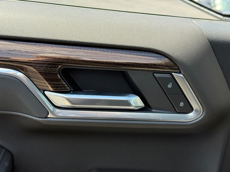 Chevrolet Silverado 1500 Vehicle Full-screen Gallery Image 12