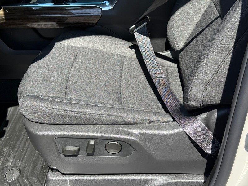 Chevrolet Silverado 1500 Vehicle Full-screen Gallery Image 13