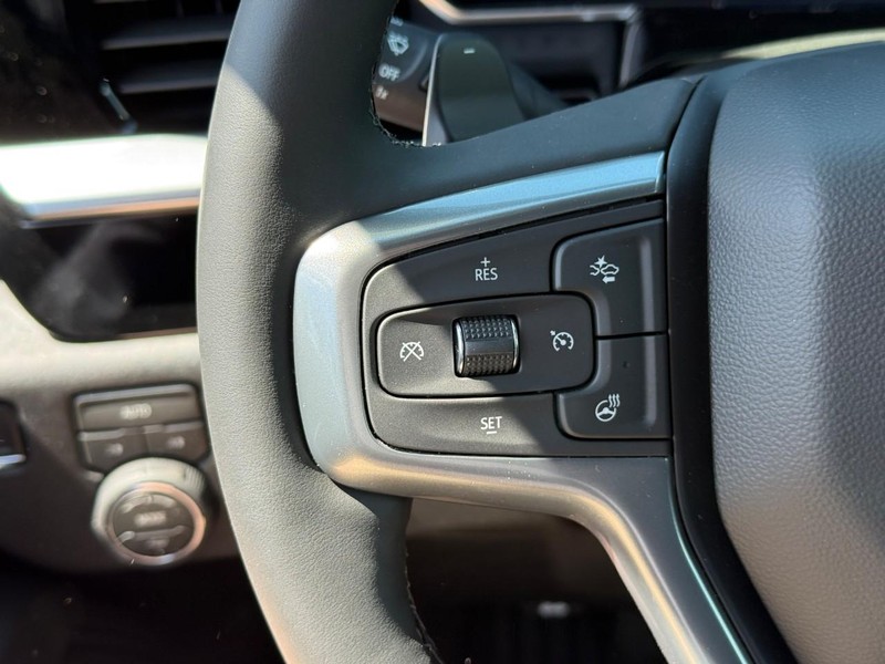 Chevrolet Silverado 1500 Vehicle Full-screen Gallery Image 15