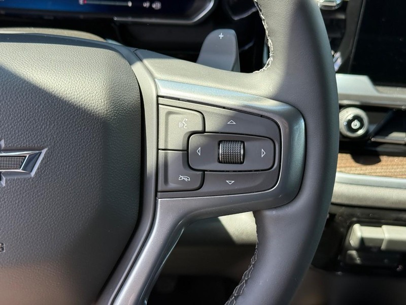 Chevrolet Silverado 1500 Vehicle Full-screen Gallery Image 16