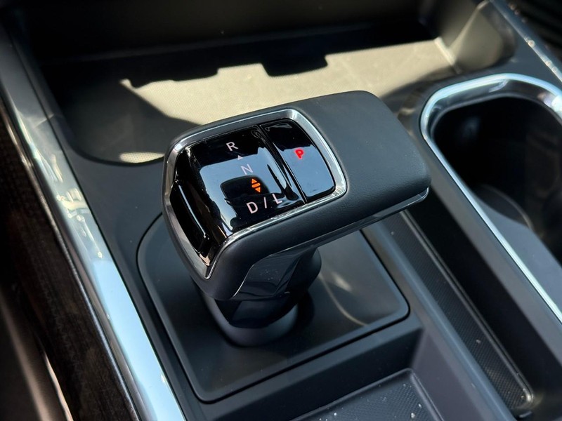 Chevrolet Silverado 1500 Vehicle Full-screen Gallery Image 17