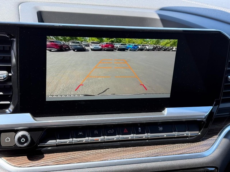Chevrolet Silverado 1500 Vehicle Full-screen Gallery Image 19