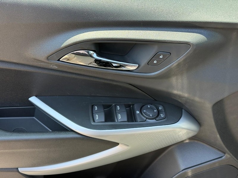 Chevrolet Trax Vehicle Full-screen Gallery Image 10