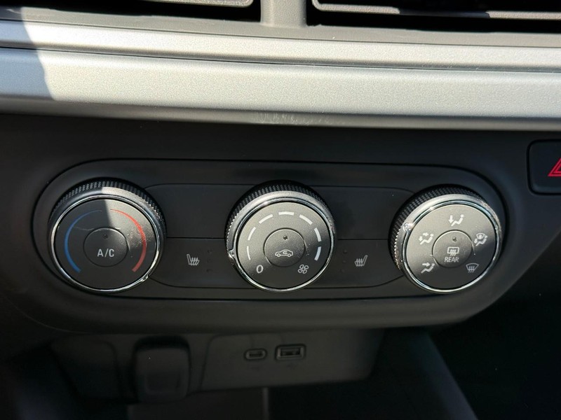 Chevrolet Trax Vehicle Full-screen Gallery Image 17
