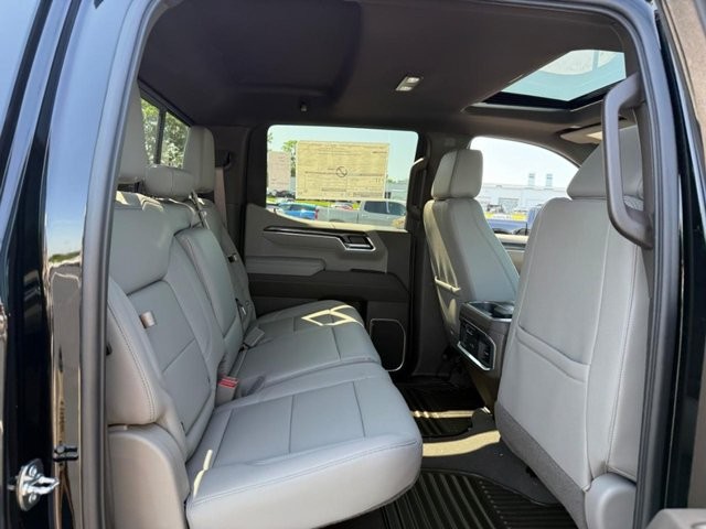 Chevrolet Silverado 1500 Vehicle Full-screen Gallery Image 6