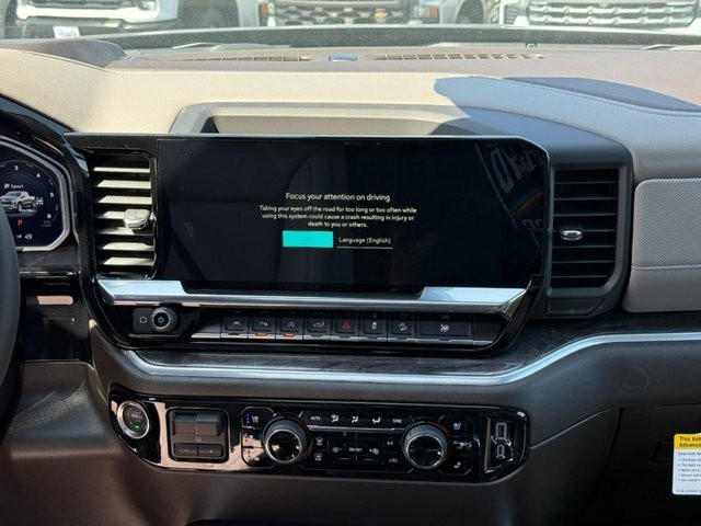 Chevrolet Silverado 1500 Vehicle Full-screen Gallery Image 9