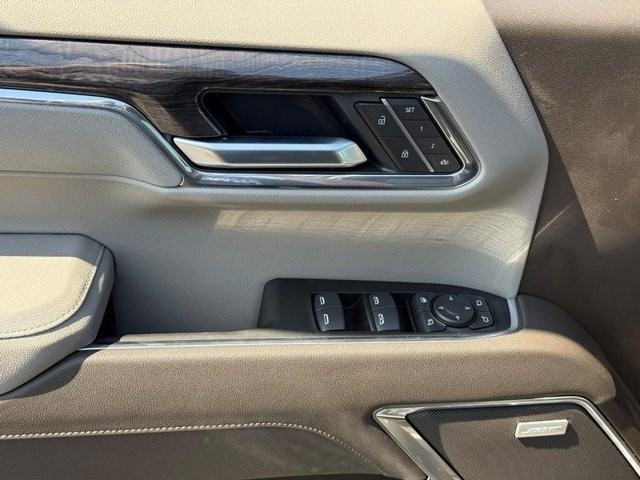 Chevrolet Silverado 1500 Vehicle Full-screen Gallery Image 11