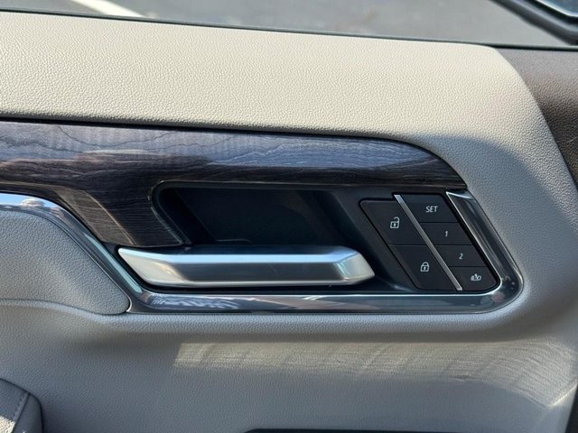 Chevrolet Silverado 1500 Vehicle Full-screen Gallery Image 12
