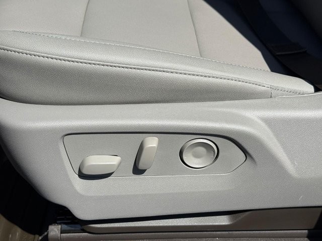 Chevrolet Silverado 1500 Vehicle Full-screen Gallery Image 14