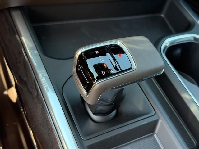 Chevrolet Silverado 1500 Vehicle Full-screen Gallery Image 17