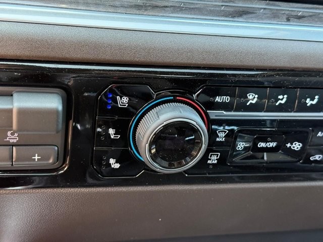 Chevrolet Silverado 1500 Vehicle Full-screen Gallery Image 18