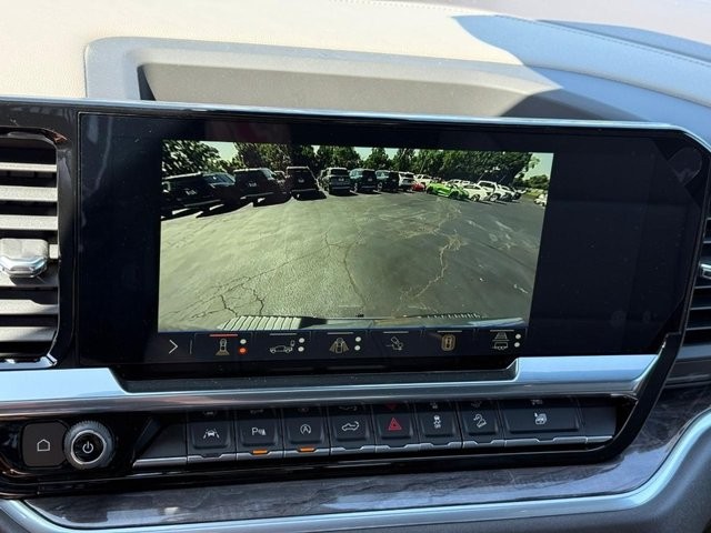 Chevrolet Silverado 1500 Vehicle Full-screen Gallery Image 19