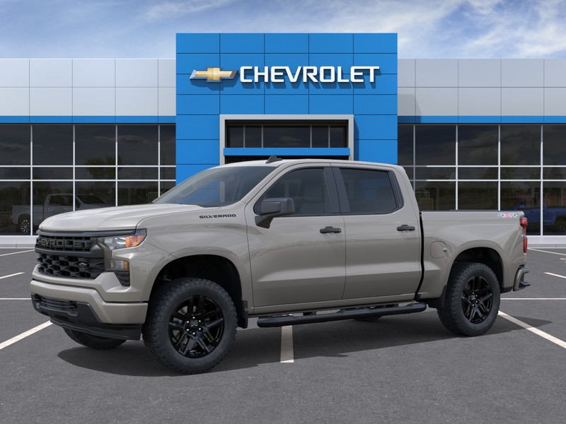 Chevrolet Silverado 1500 Vehicle Full-screen Gallery Image 2