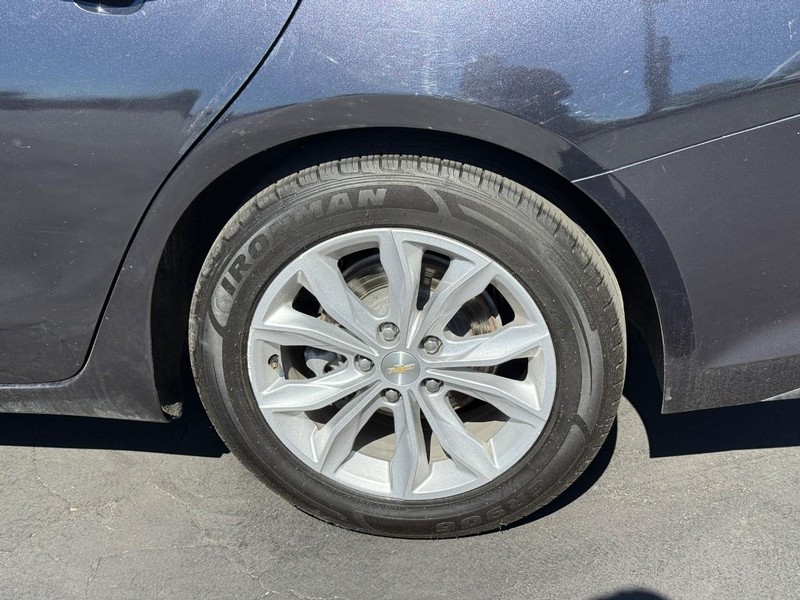 Chevrolet Malibu Vehicle Full-screen Gallery Image 4