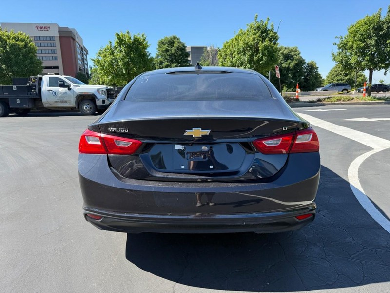 Chevrolet Malibu Vehicle Full-screen Gallery Image 6