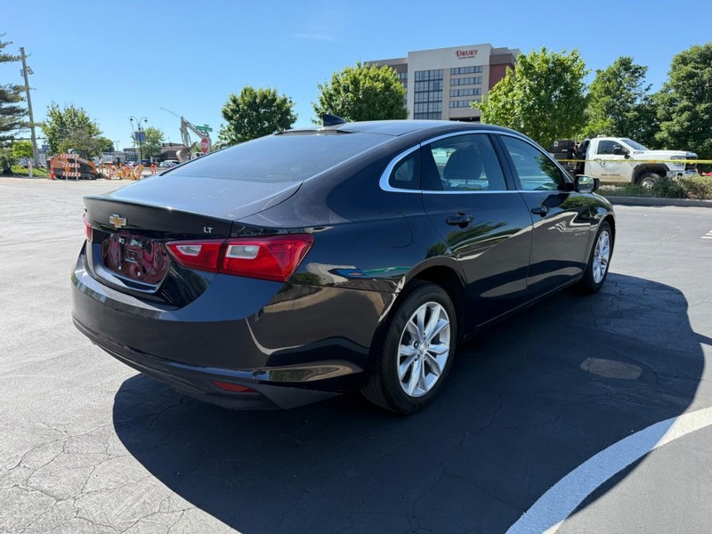 Chevrolet Malibu Vehicle Full-screen Gallery Image 7