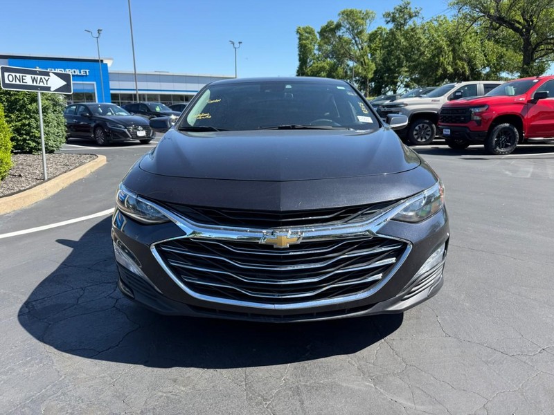 Chevrolet Malibu Vehicle Full-screen Gallery Image 9