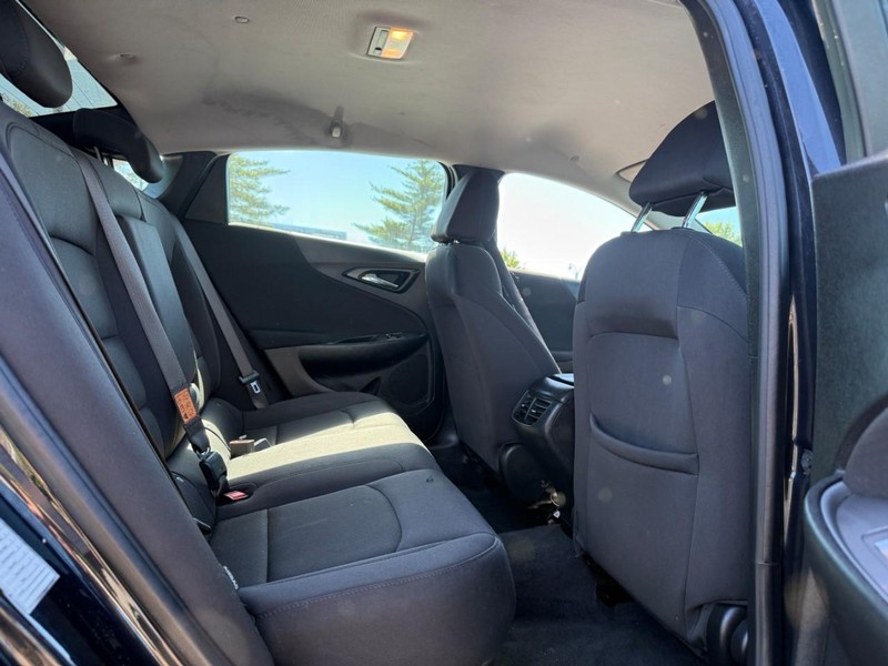 Chevrolet Malibu Vehicle Full-screen Gallery Image 10