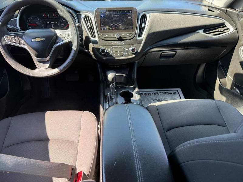 Chevrolet Malibu Vehicle Full-screen Gallery Image 11