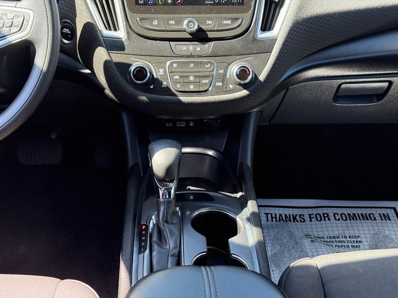 Chevrolet Malibu Vehicle Full-screen Gallery Image 14