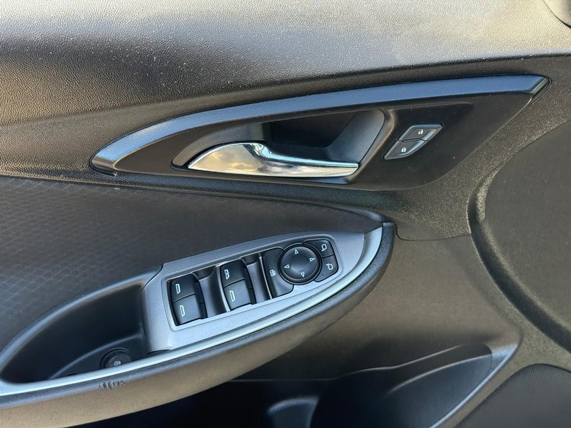 Chevrolet Malibu Vehicle Full-screen Gallery Image 15