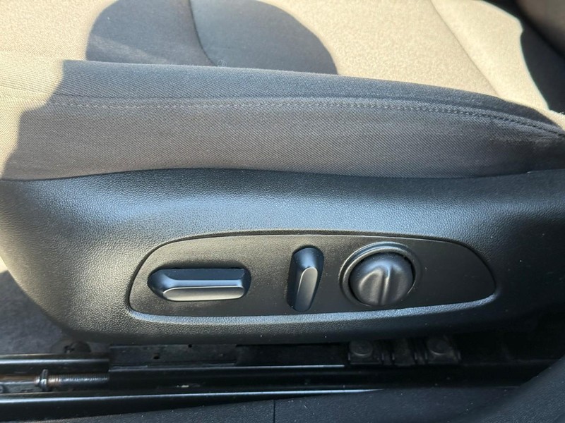 Chevrolet Malibu Vehicle Full-screen Gallery Image 18