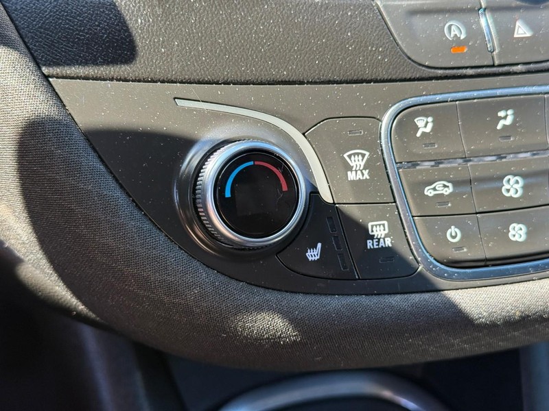 Chevrolet Malibu Vehicle Full-screen Gallery Image 22