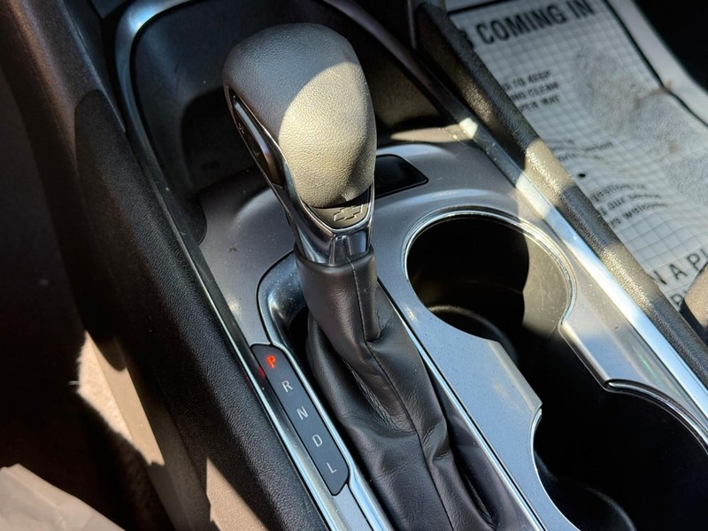 Chevrolet Malibu Vehicle Full-screen Gallery Image 23