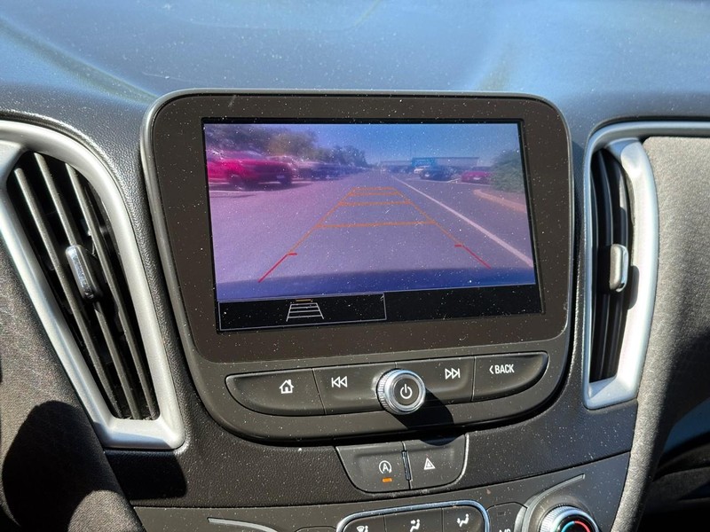 Chevrolet Malibu Vehicle Full-screen Gallery Image 24