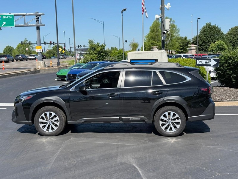 Subaru Outback Vehicle Full-screen Gallery Image 2