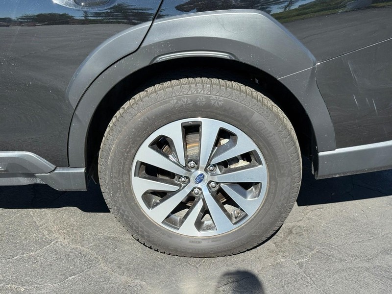 Subaru Outback Vehicle Full-screen Gallery Image 4