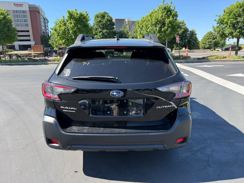 Subaru Outback Vehicle Full-screen Gallery Image 7