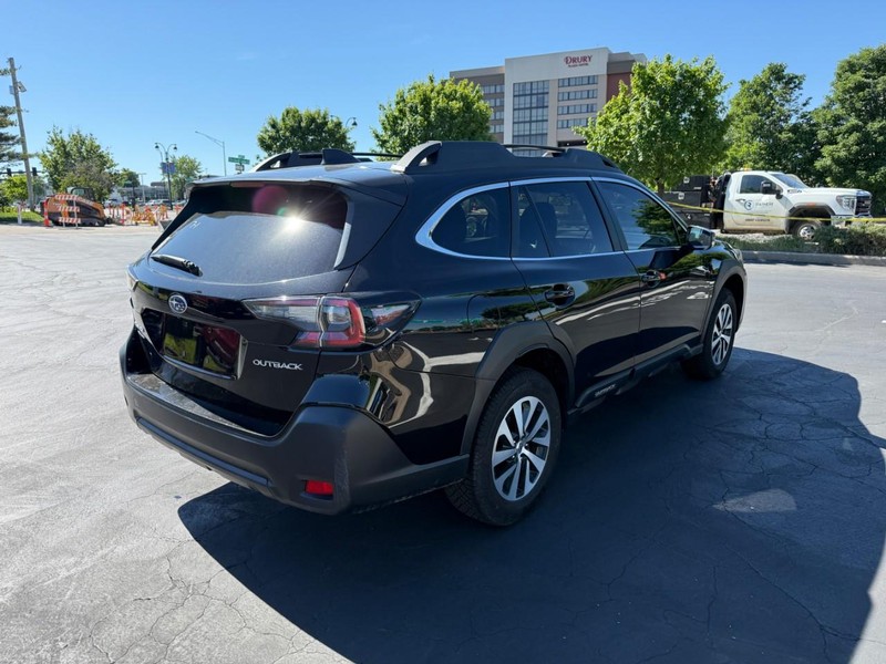 Subaru Outback Vehicle Full-screen Gallery Image 8