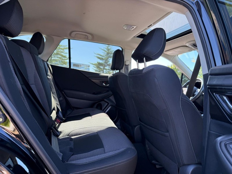 Subaru Outback Vehicle Full-screen Gallery Image 11
