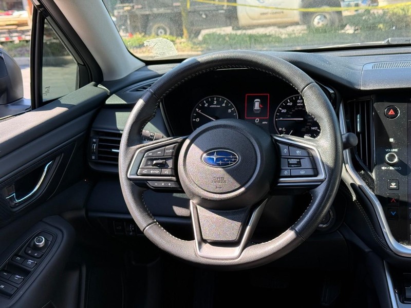 Subaru Outback Vehicle Full-screen Gallery Image 13