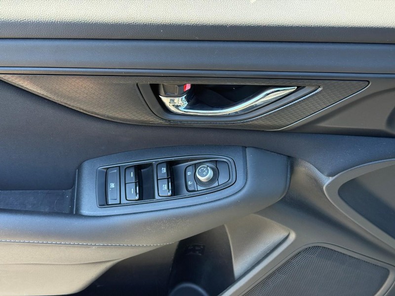 Subaru Outback Vehicle Full-screen Gallery Image 16