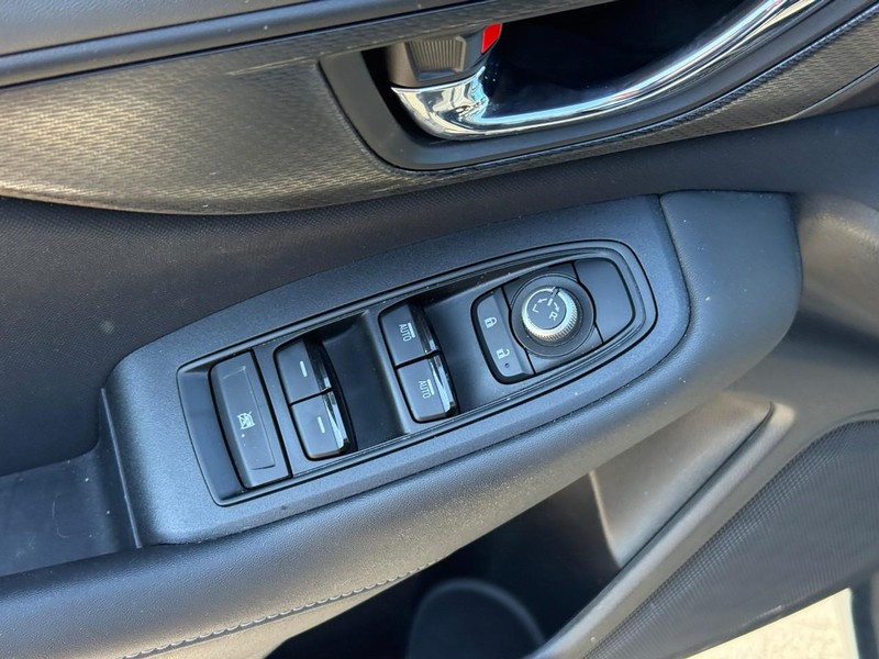 Subaru Outback Vehicle Full-screen Gallery Image 17
